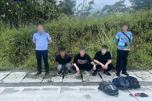 ?C罗生涯共12次染红：2次肘击对手，2次故意踢人，2次涉及假摔